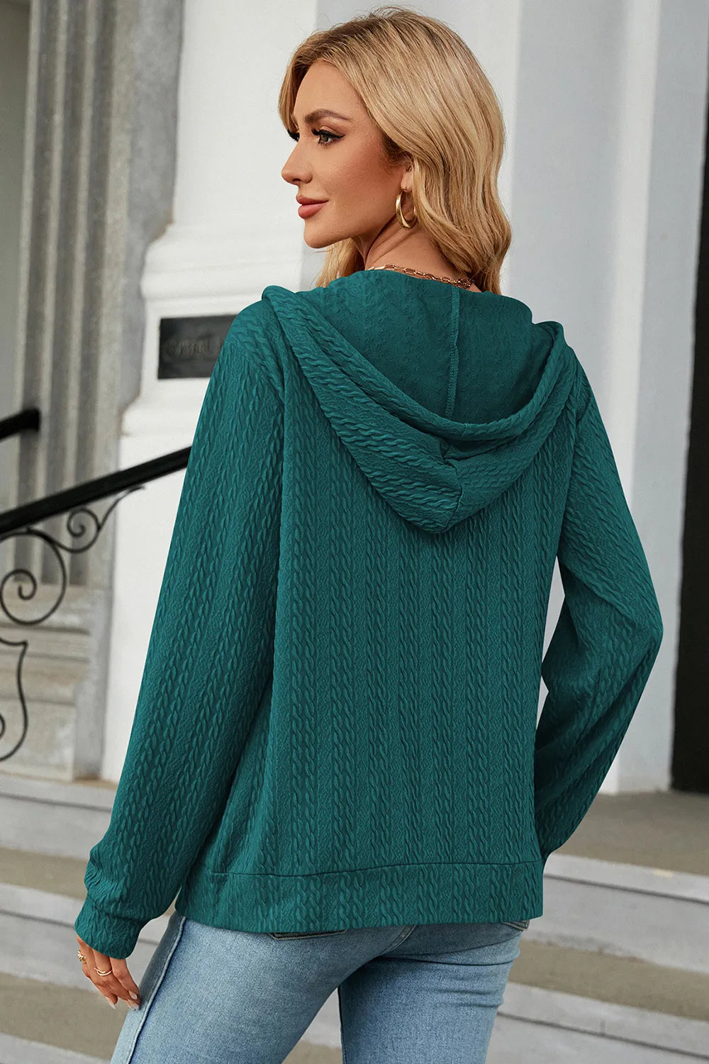 7b9f6e8b-afae-41cf-b3b6-146f96e7f4de-Max