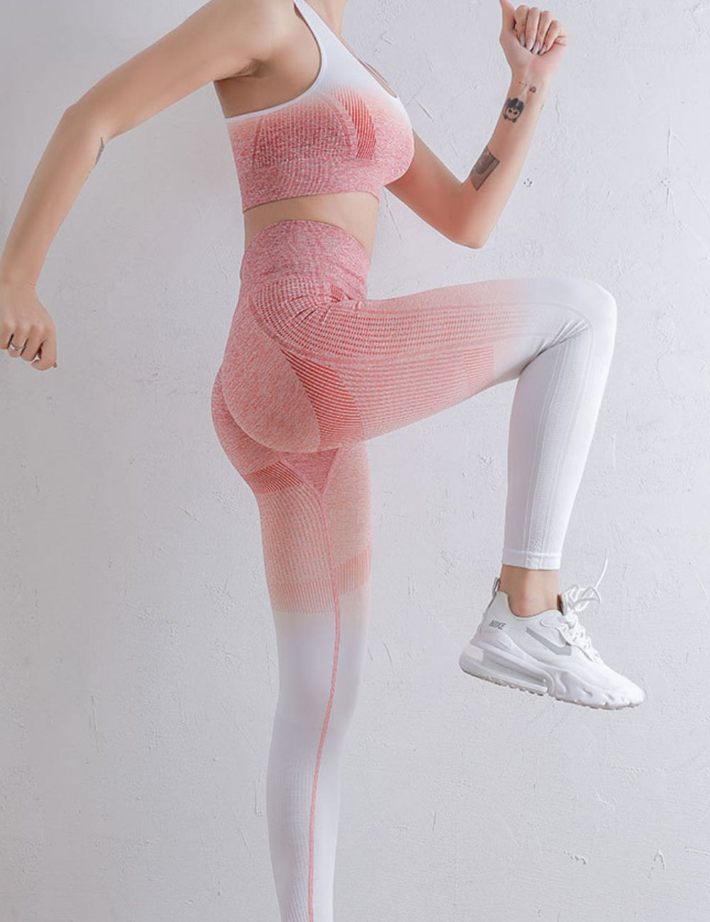 ee55b5d8eb624bb7b2e8d517f3ba19bf-Max